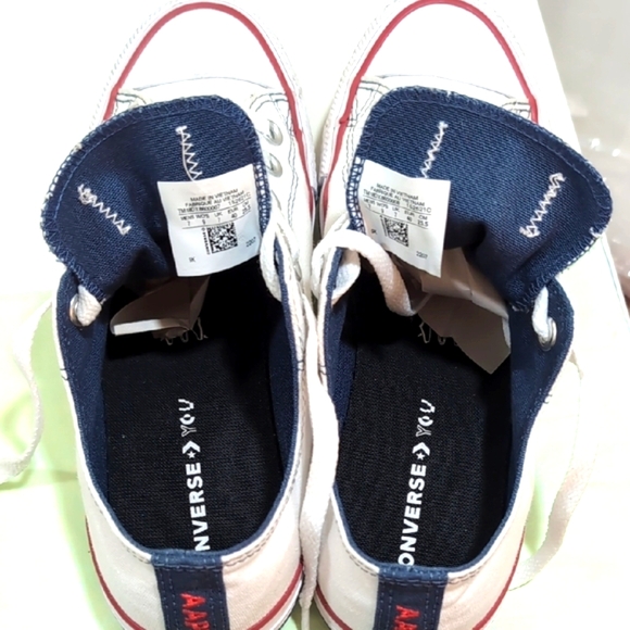 Converse Unisex White and Navy Blue Canvas Sneakers - Picture 4 of 8